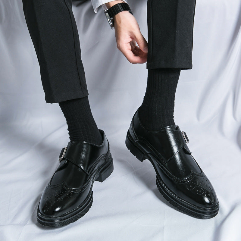 Chaussures homme à boucle perforées