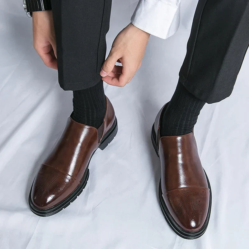 Chaussures homme à enfiler perforées