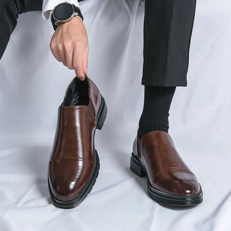 Chaussures homme à enfiler perforées