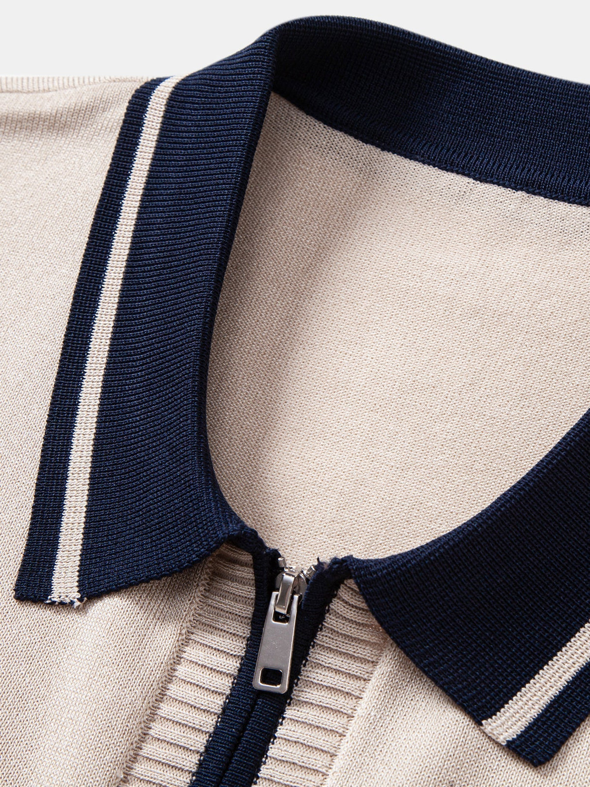 Ensemble homme polo zippé et pantalon habillé