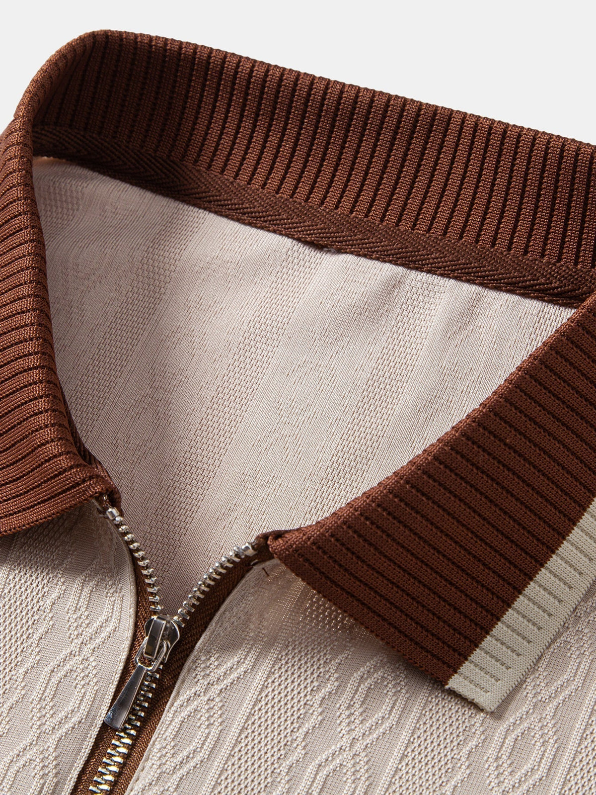 Polo homme texturé à col zippé contrasté